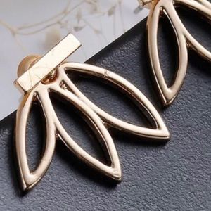 ⭐️ Stunning Lotus Flower Earrings